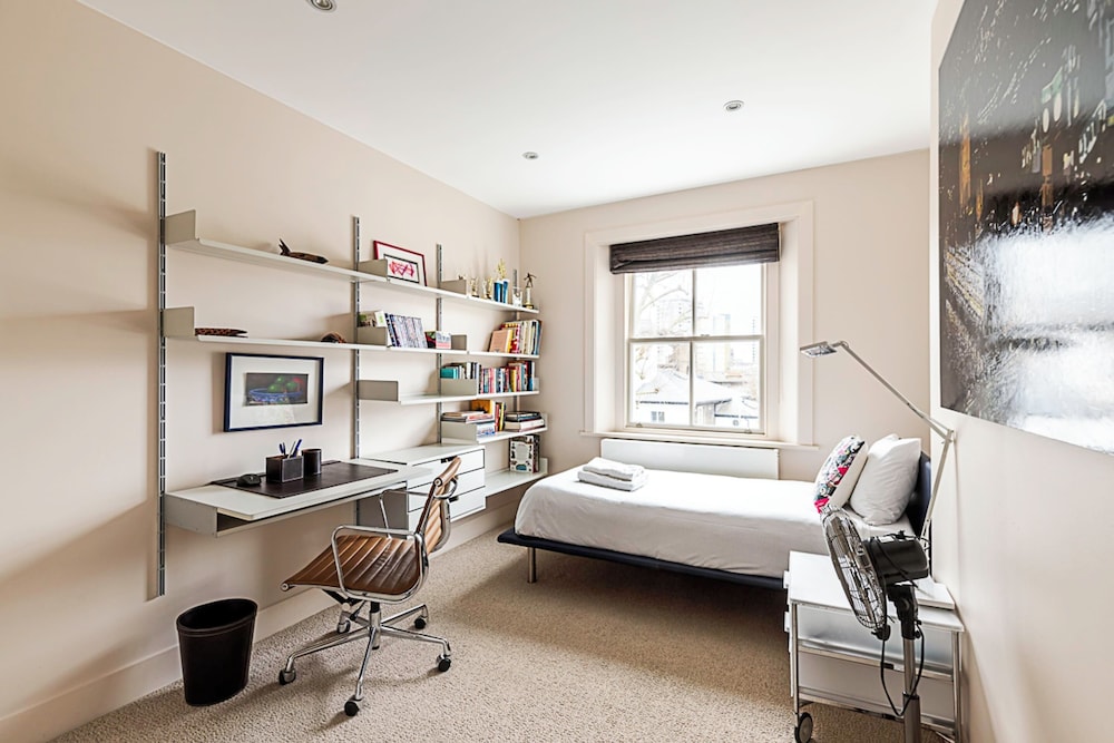 London Luxe Retreat: 5-bed Gem