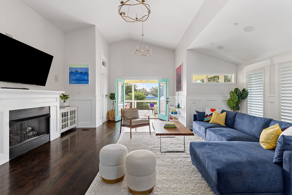 Woodward Way Luxe Villa Near Beach w Pool Hot Tub Stocked Chef s Kitchen