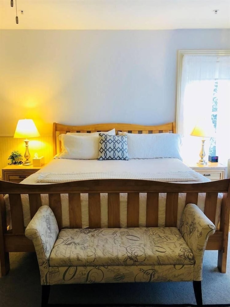 Camellia Inn