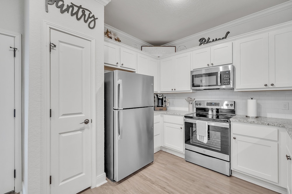 Modern 3br In Gated Community Near Jbsa & Seaworld 3 Bedroom Duplex