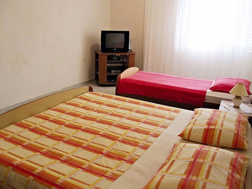 Apartment Serene Step From The Sea, Sleeps 5 view 3