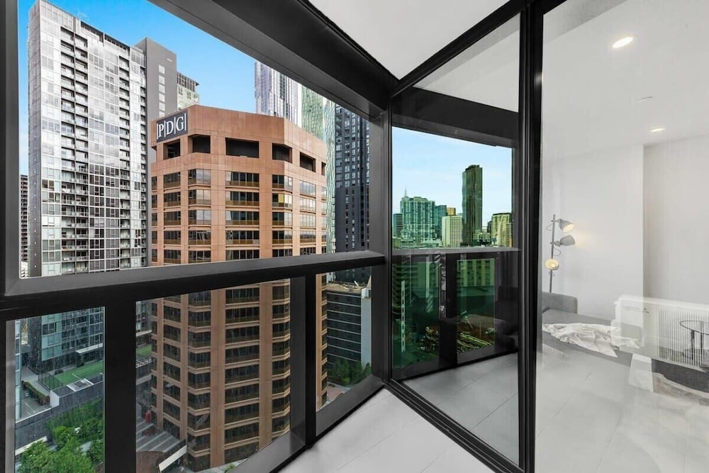 A Cozy Apt, Only a 5-min Walk to Victoria Market