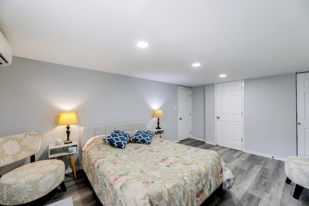 12 Mi to Dtwn Lewes & Beach: Delaware Home w/ Deck