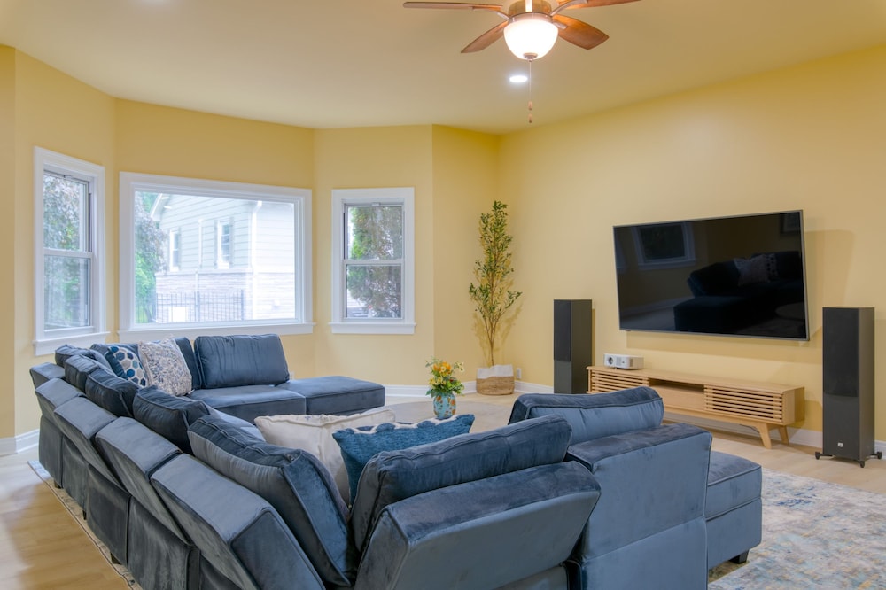 Game Farm Villa by Avantstay 10bdr Private Pond Spa Pool Family-friendly