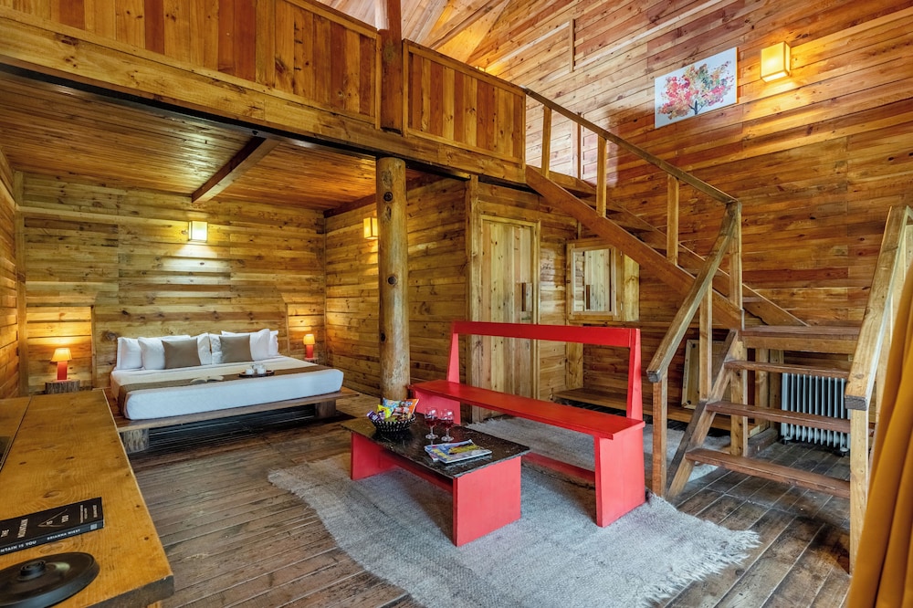 Alaya Stays Suro Woodcrest Chalet