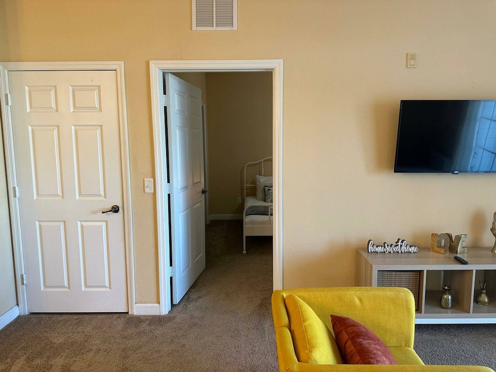 Cozy Condo Just a few Minutes From Disney
