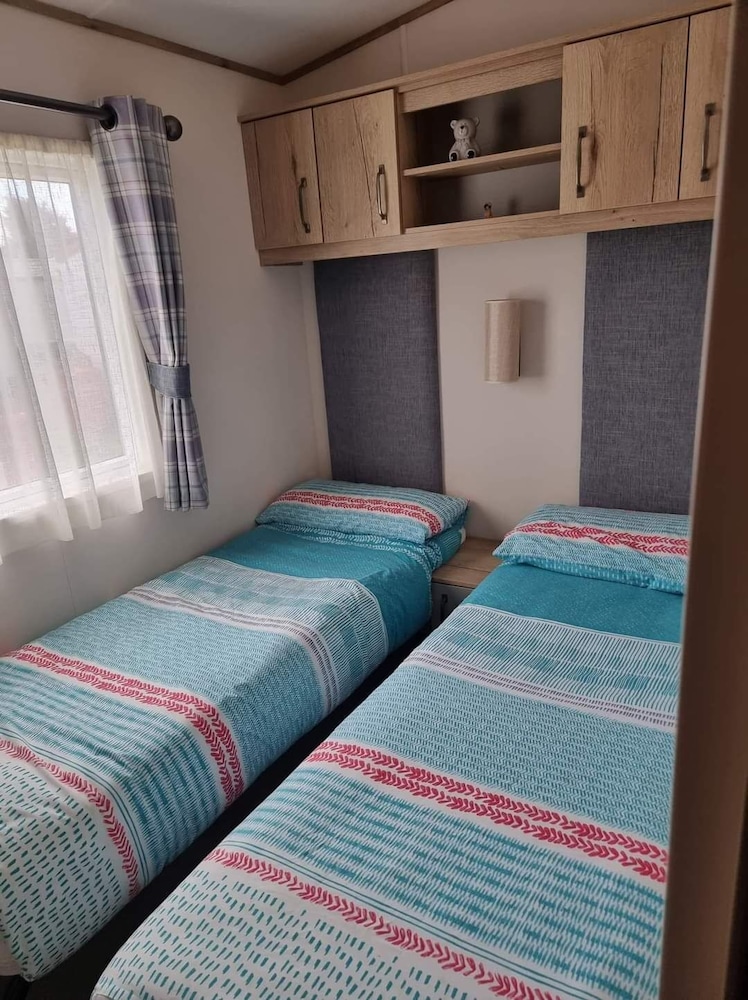 Stunning 2-bed Caravan in Prestatyn dog Friendly view 2
