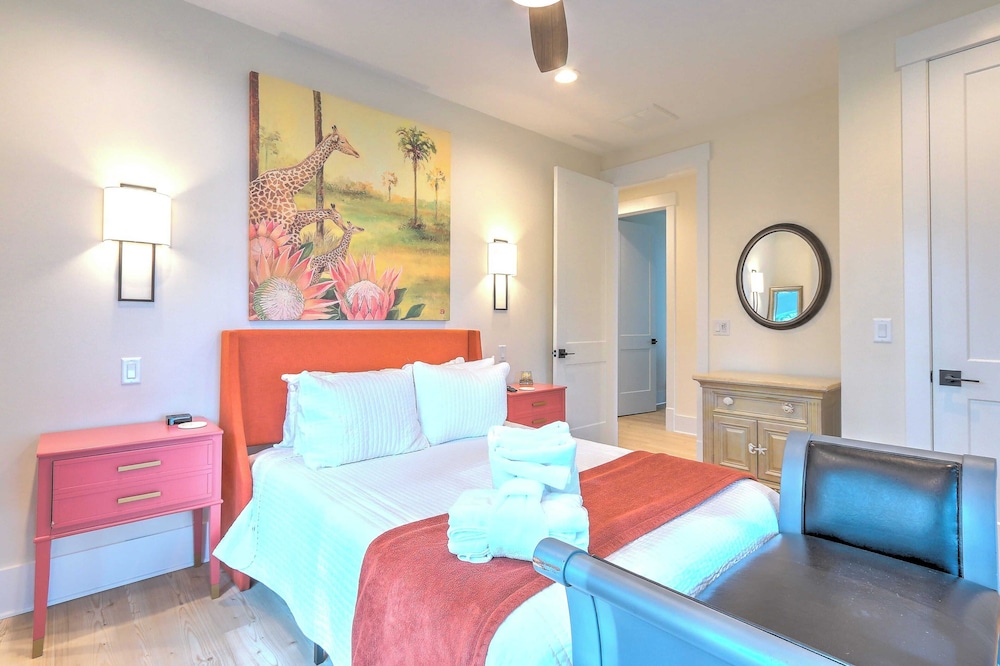 Beachside Boardwalk & Views Pool + Hot Tub 202 on the Sound