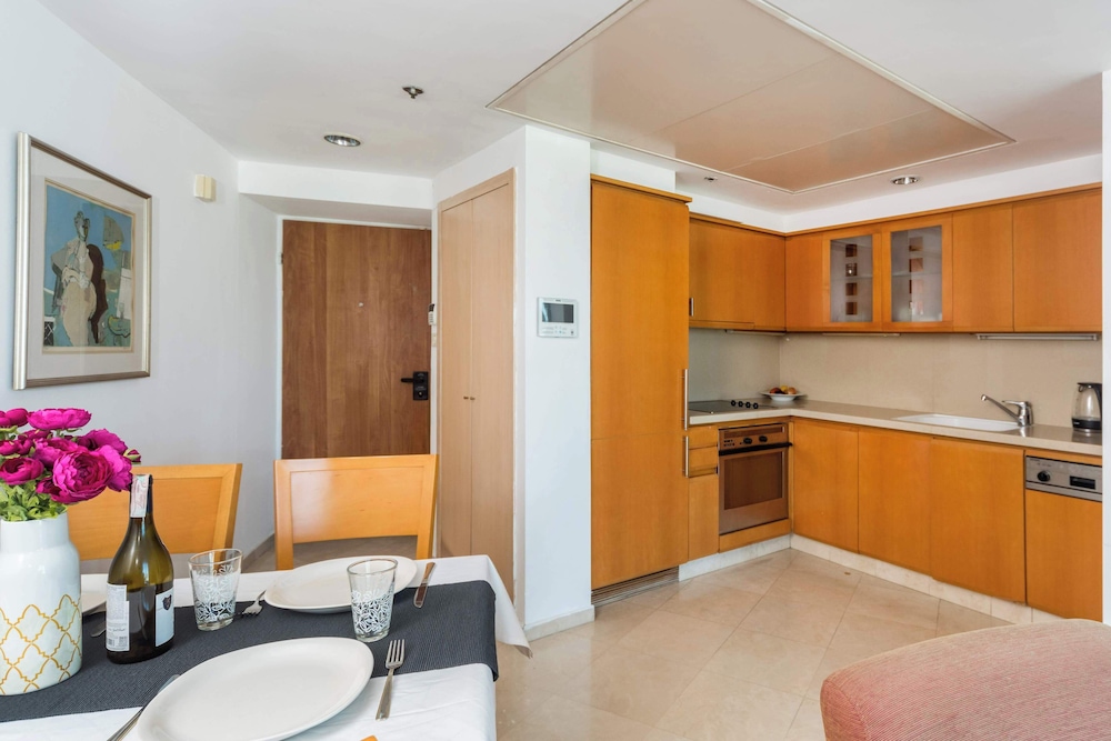 Stylish Apt Balcony View by Sea N' Rent view 4