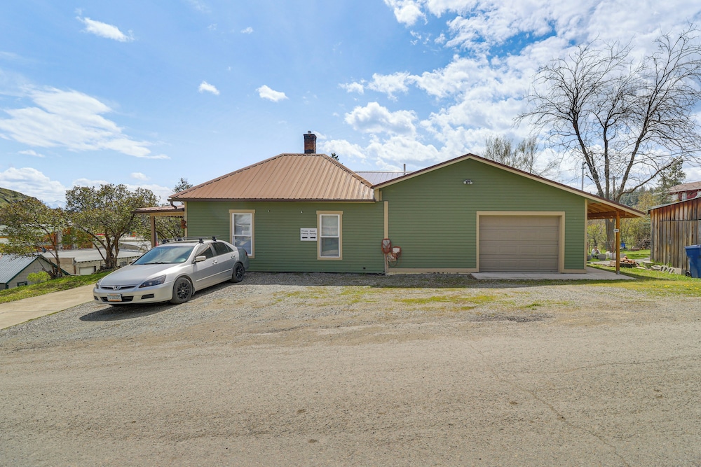 Mtn-view Eureka Apartment: Walk to Eateries!