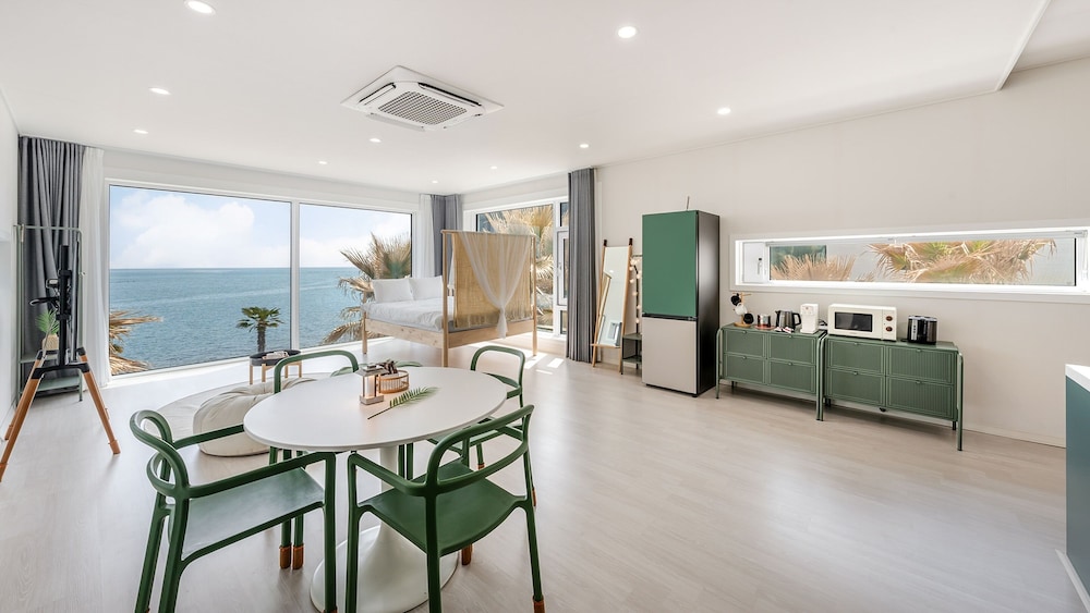 Namhae Orosy Bada Pool Villa & Pension
