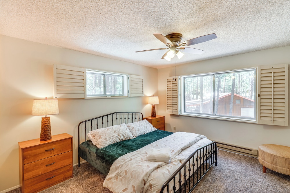 Spacious Decks: Family Pinetop Country Club Home