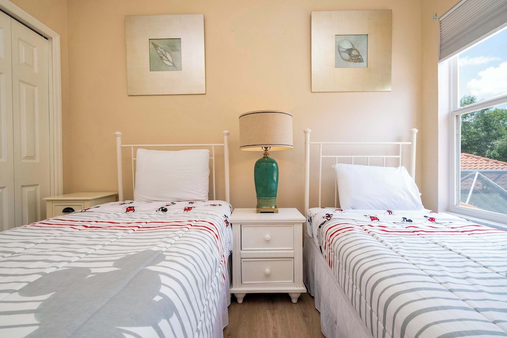Family Villa w Pool Spa Game Room Near Disney