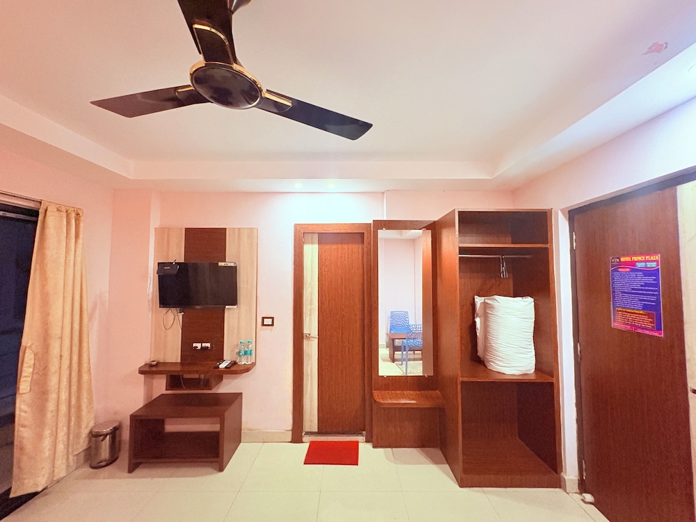 Hotel Prince Plaza with Swimming Pool