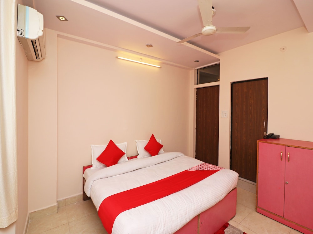 OYO 13884 Holiday Homes