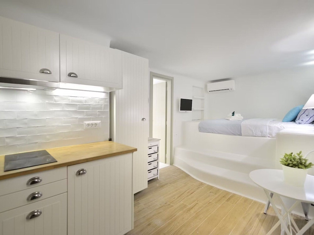 Coastal Retreat With Wellness