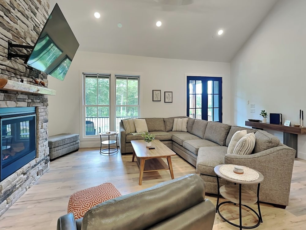Holiday House by Taylor Made Deep Creek