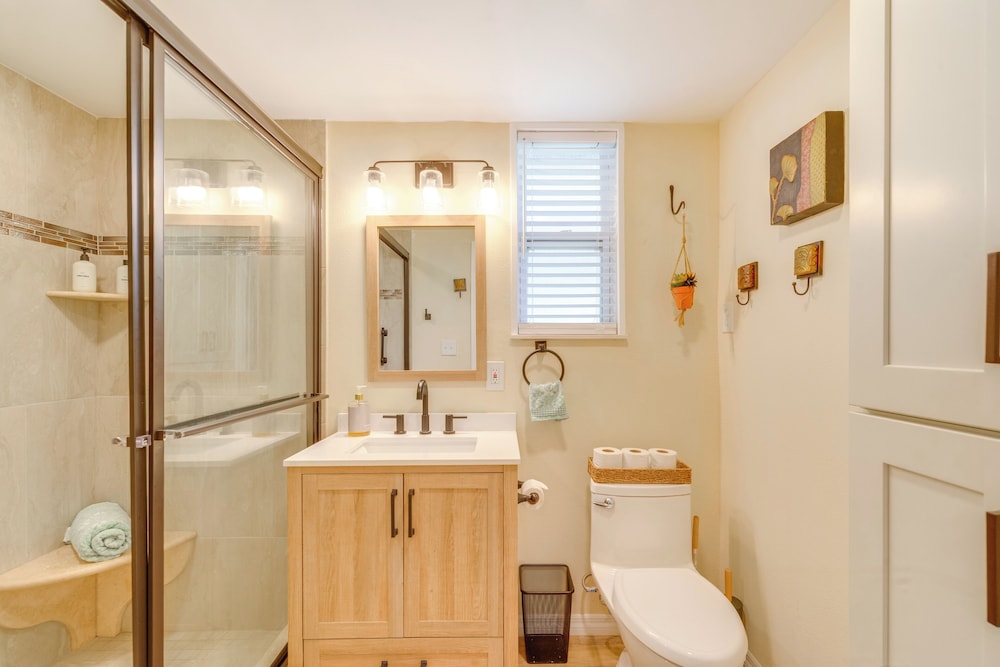 < 1 Mi to Lake Rousseau: Waterfront Home!