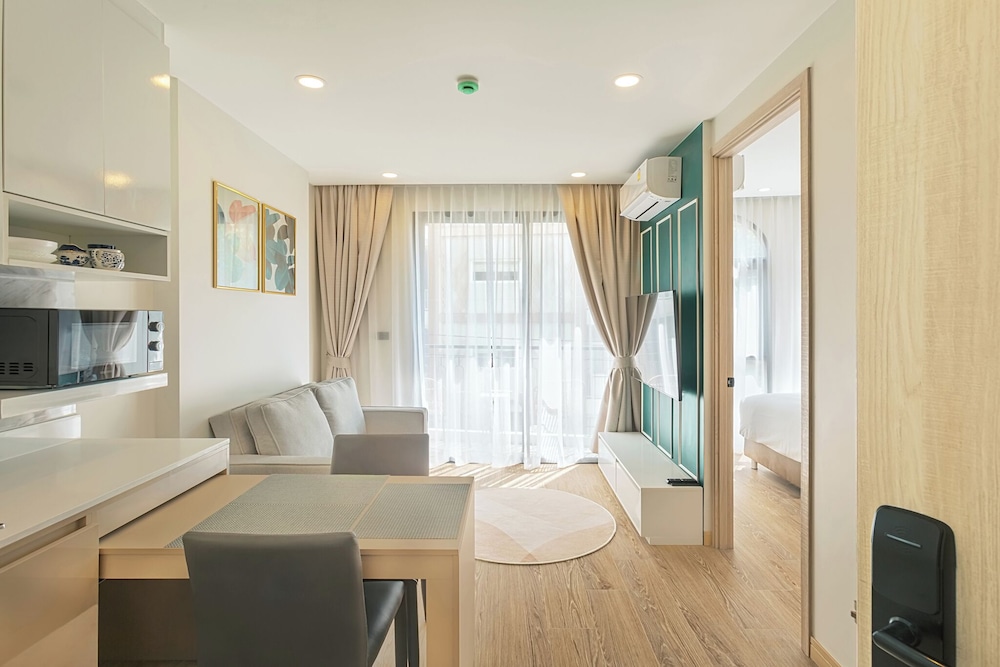 One bedroom Palmetto Condo Karon A 313
