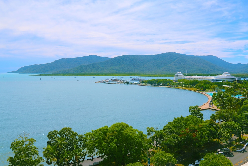 Cairns Aquarius