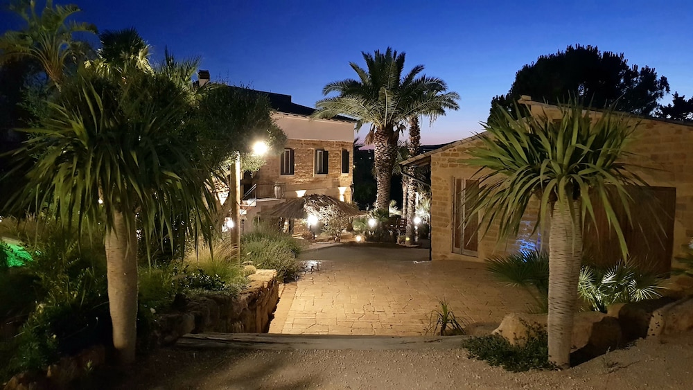 B&B Lekythos