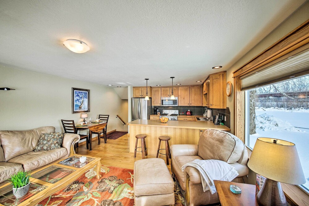 Sandpoint Vacations - Lake Pend Oreille Condo w/ Porch  Mountain View! - Property Image 7