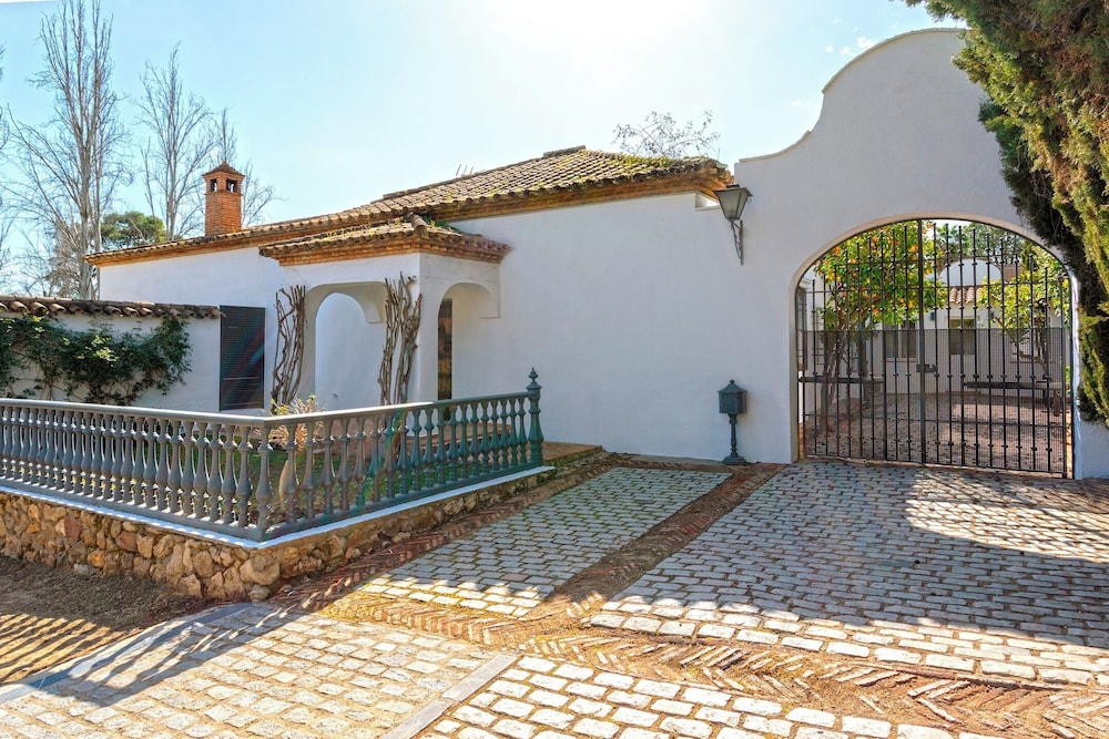 Genteel Home El Brillante