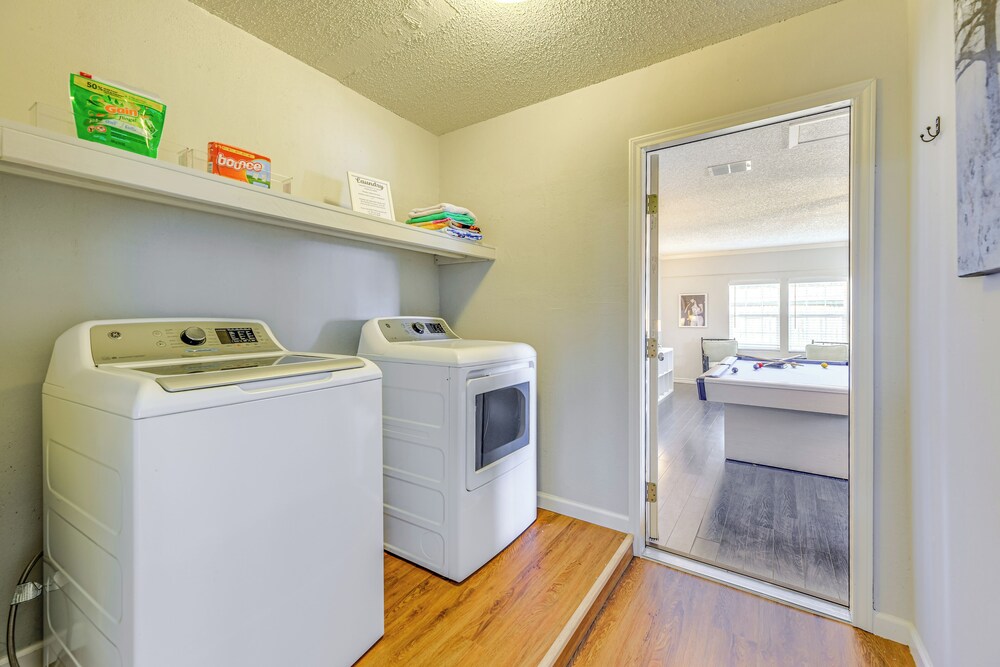 Game Room & Grill: Family Home in Corpus Christi!