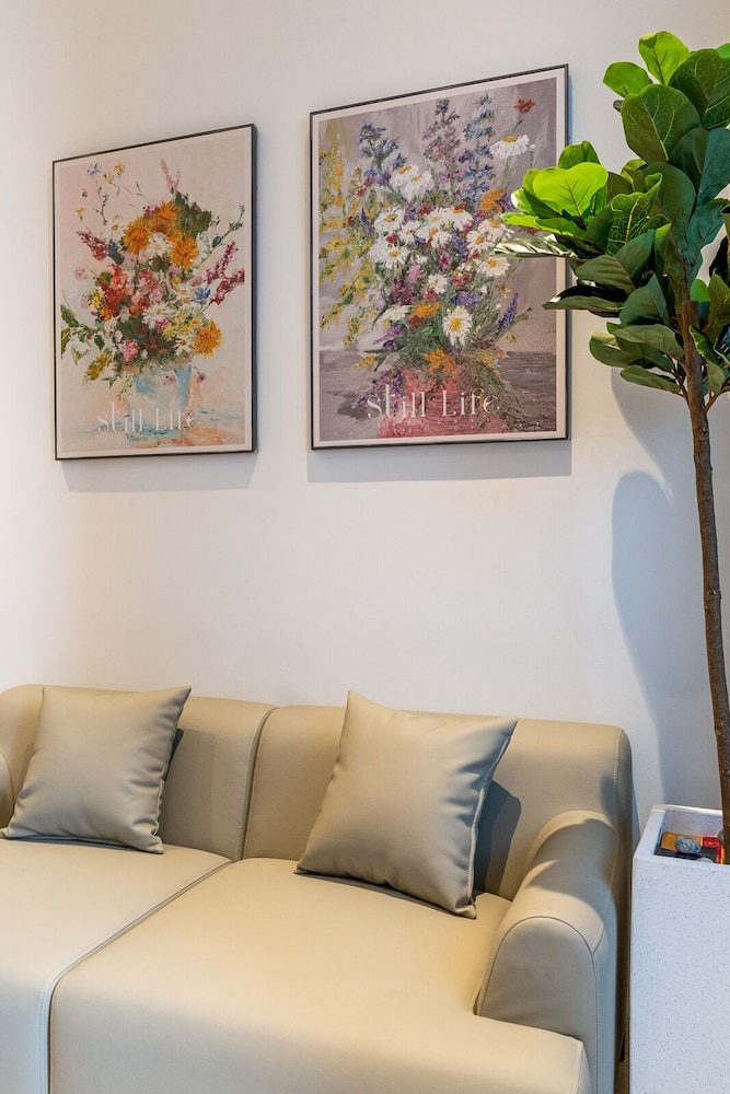 The MarQ Luxury 2BR Apt Central D1