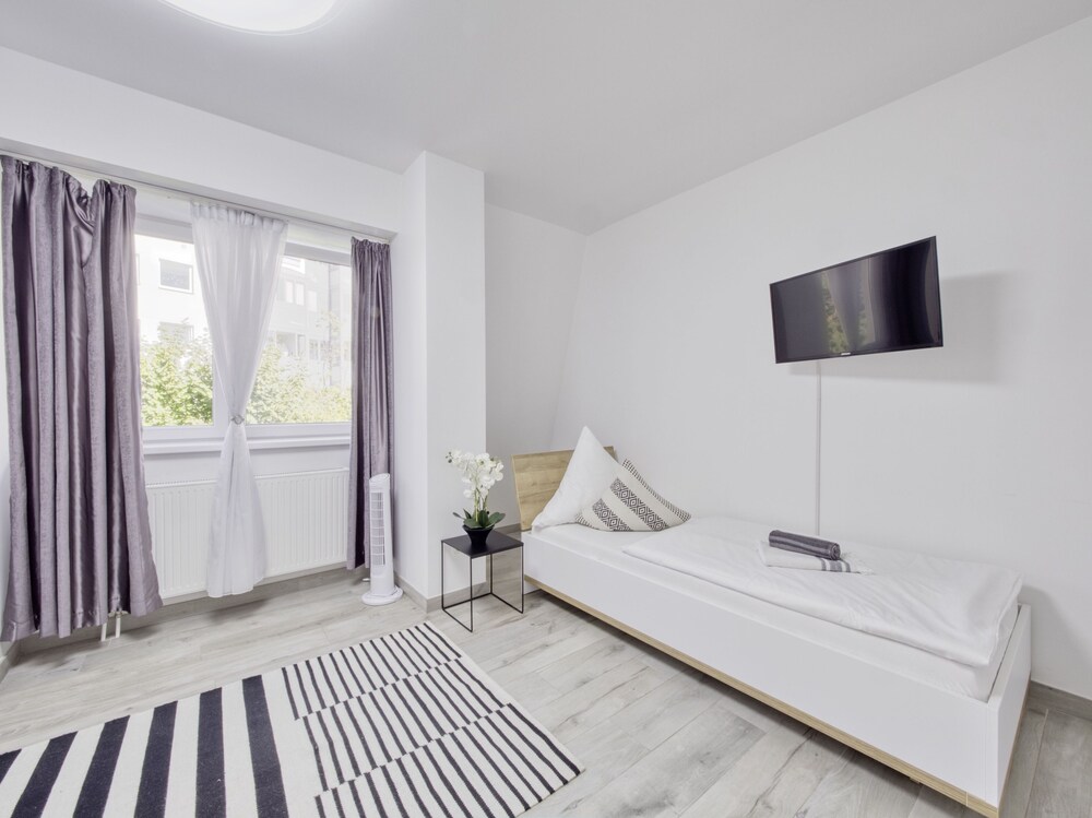Amanda Hostel