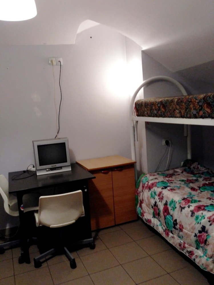 JUNGLE - Hostel