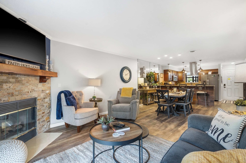 Blue Royale Retreat - Condo for 6