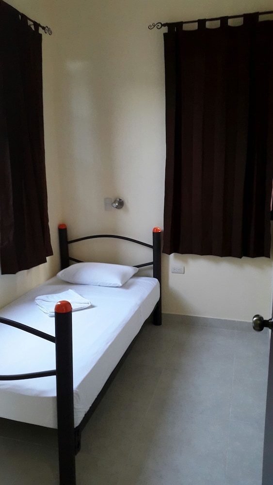 Hostal La Ermita - Hostel