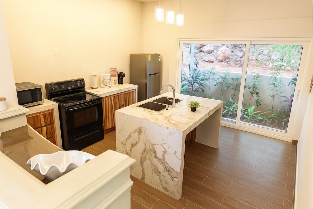 Casa Luminiere- Keyhole Bay #5 3 Bedroom Home