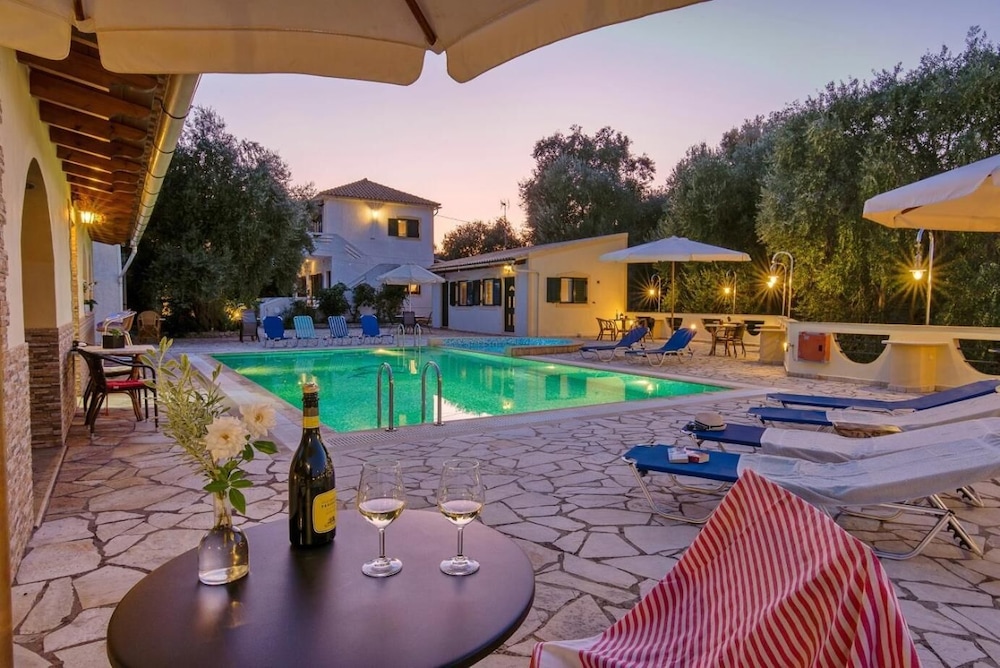 Olympia Paxos Apartment