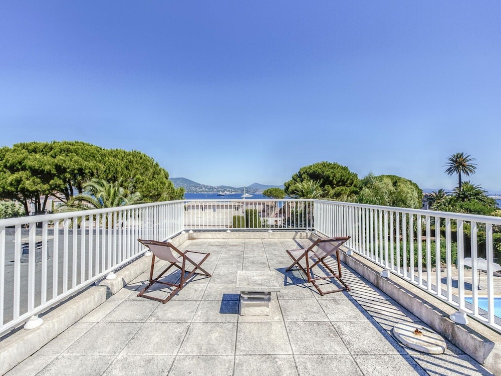 Delightful Apartment in Saint Tropez With Swimming Pool view 5