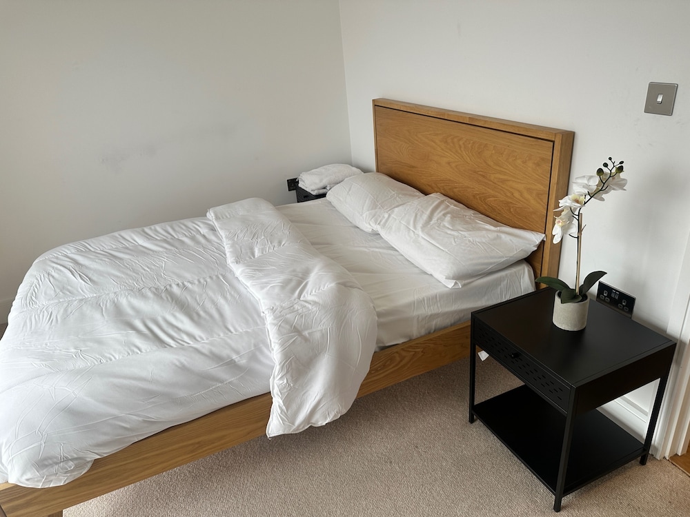 Birmingham - Cozy 2 Bed Apartment - Sleeps 4