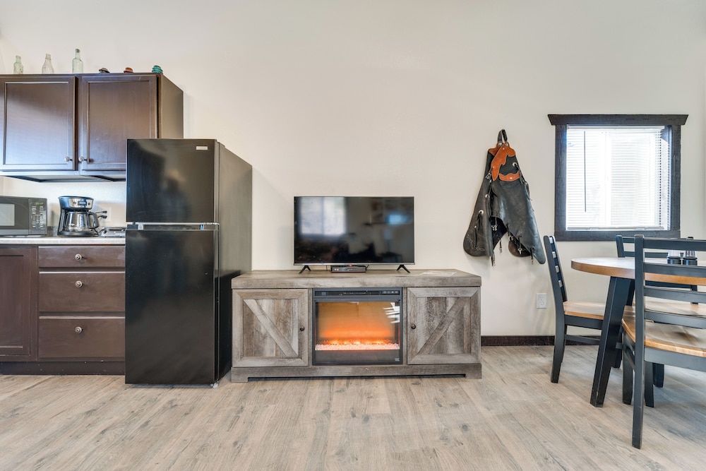 Oatman Studio w/ Fire Pit Near Bullhead City!
