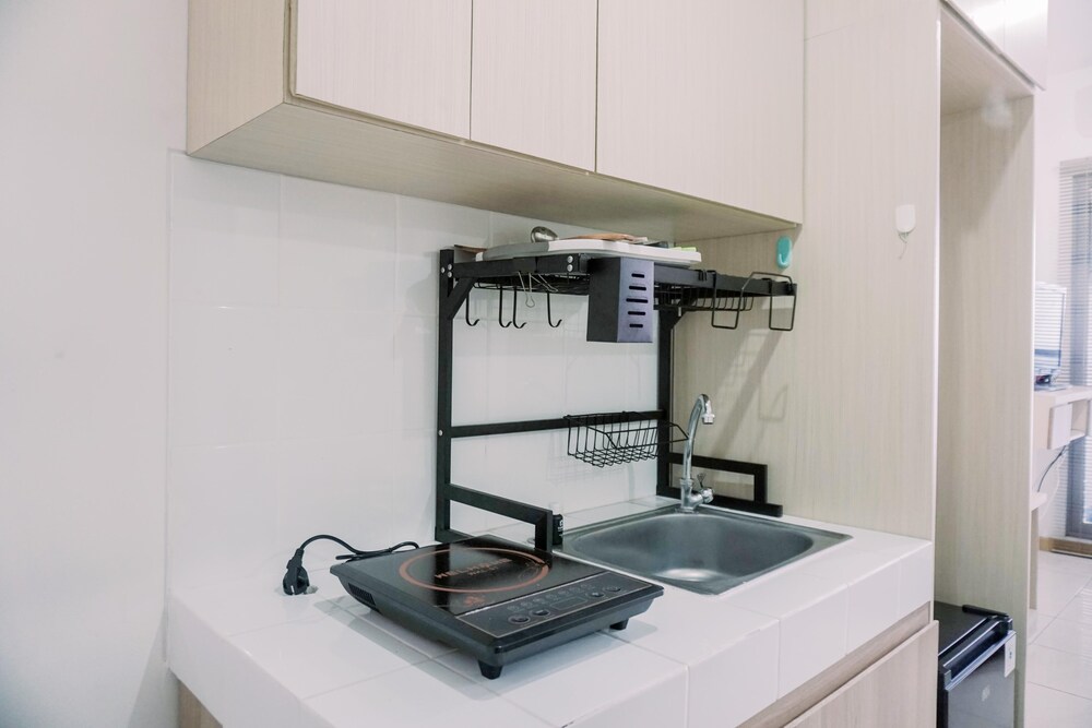 Restful And Homey Studio Apartment M-Town Residence view 2