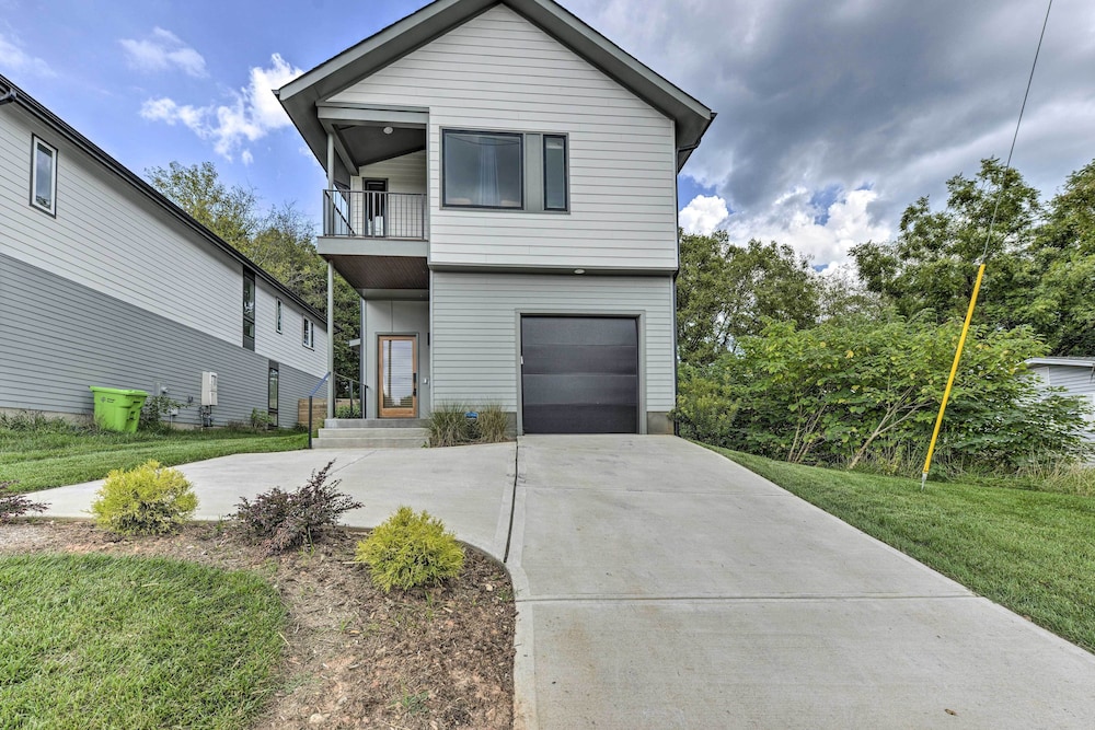Modern Raleigh Home w/ Patio ~ 2 Mi to Downtown!