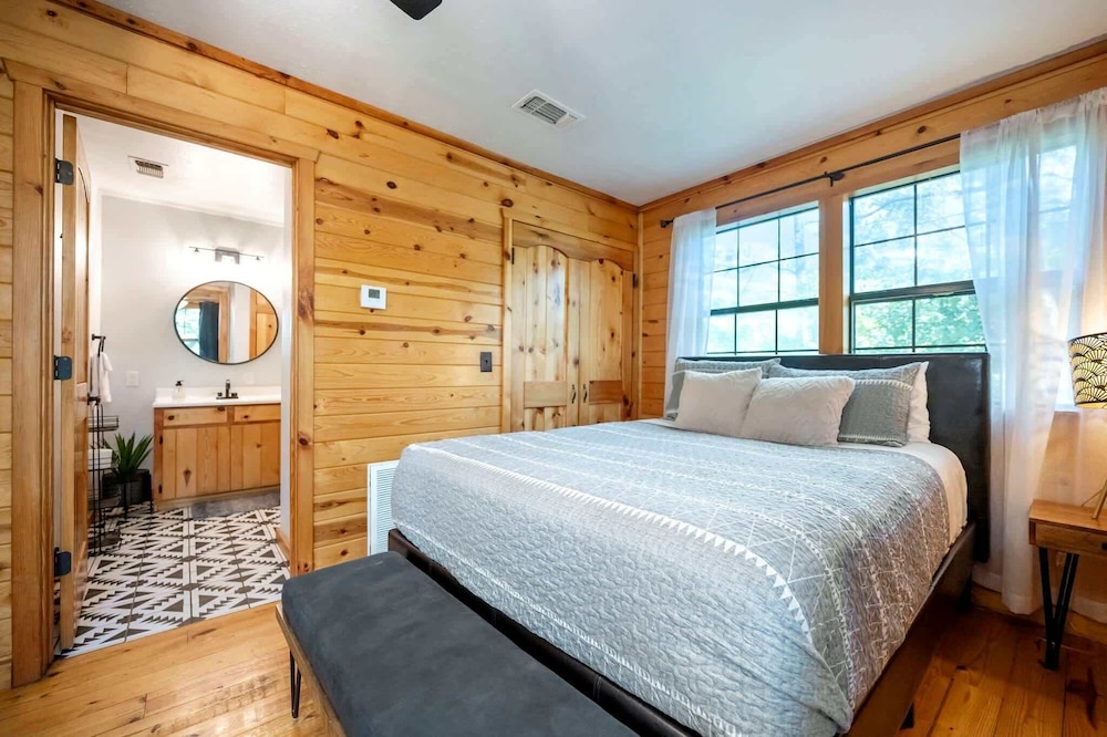 Kalo Cabin Secluded Stay
