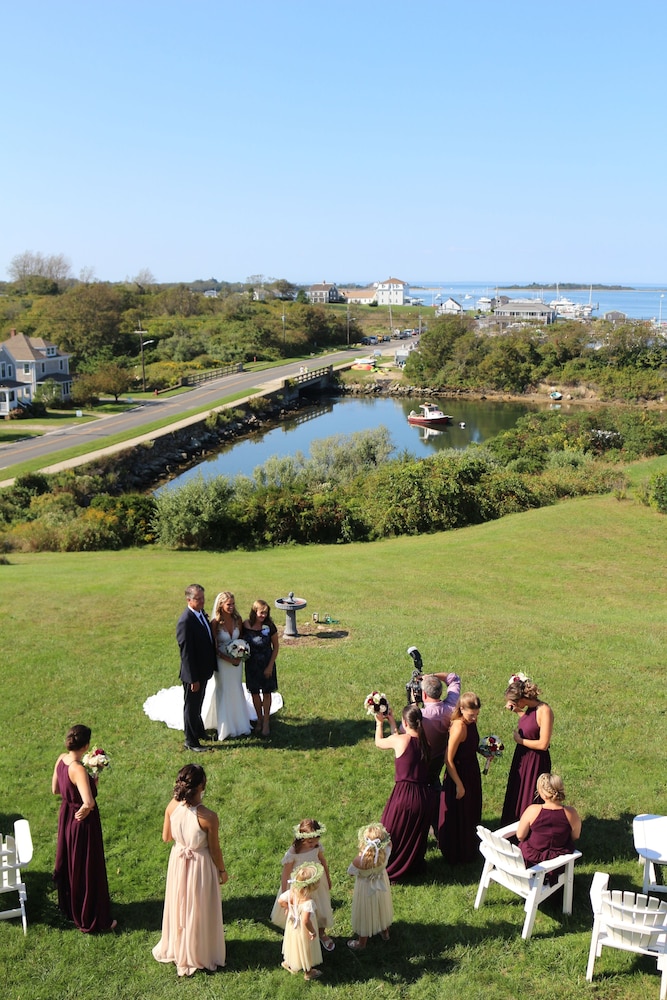 Payne's Harbor View Inn
