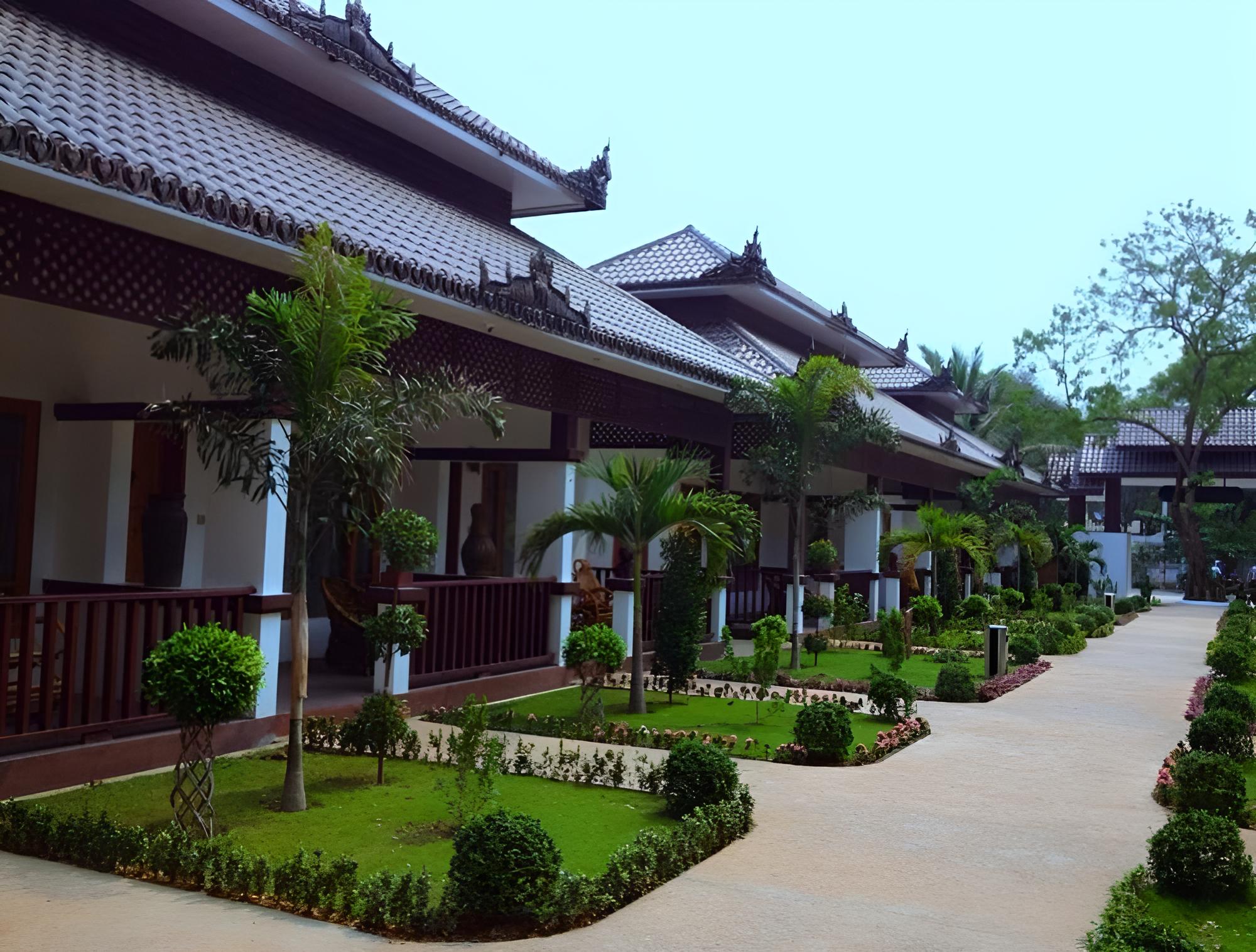 Yadanarpon Dynasty Hotel