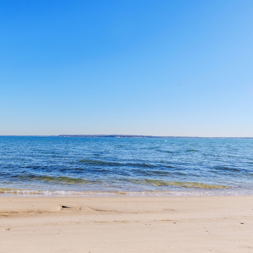Beachfront Retreat - 5BR Home With Stunning Views