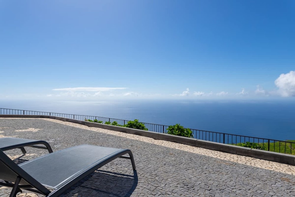 Villa Leonor Cliffside Retreat