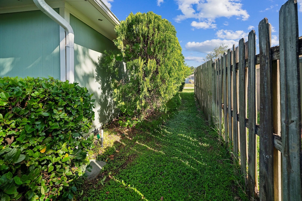 Pondside Perch - Your Waterfront Retreat 3 Bedroom Home