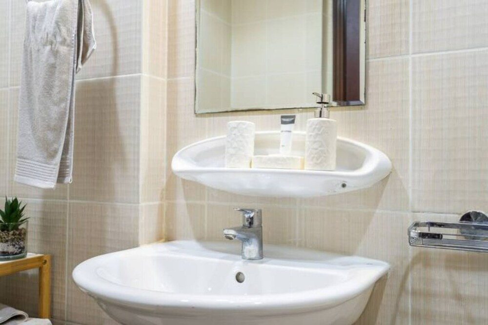 Calm Studio Apartment Right by the Golf Courses in Sports City