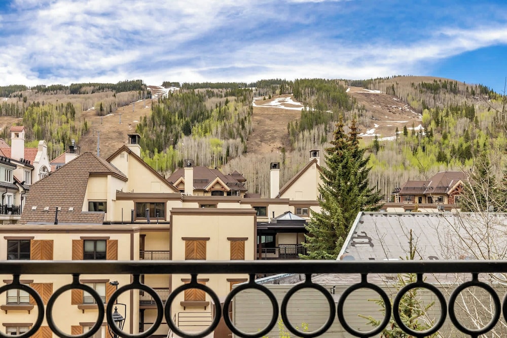 Landmark Vail - Charming Condo for 8 with Resort-style Amenities