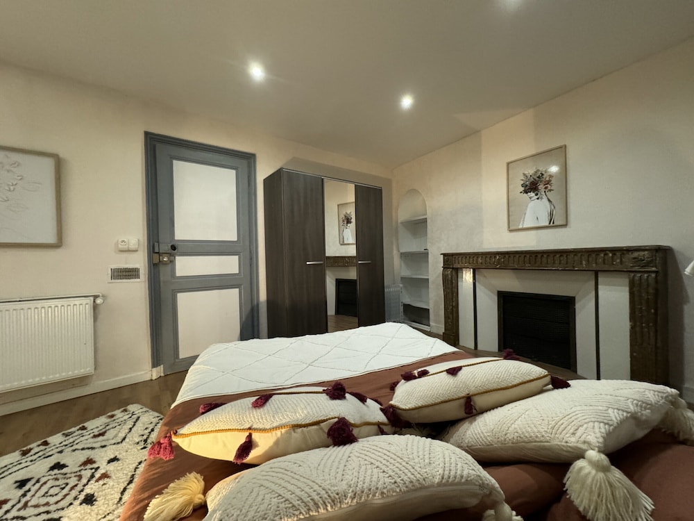 Villa in Le Mans Near Plantagenet City