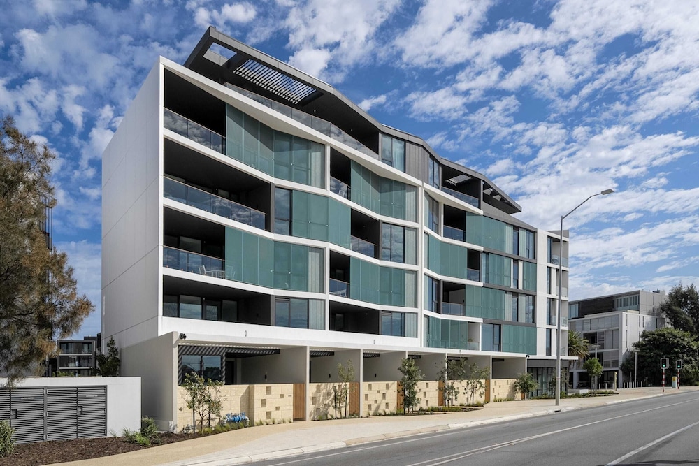 Stylish 2-bed Unit With Views & Rooftop Access